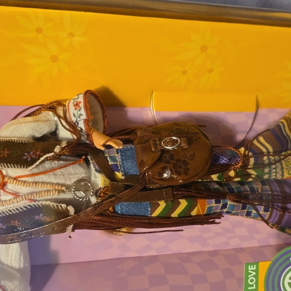 70's Peace & Love Barbie- Collector Edition - Picture 6 of 7